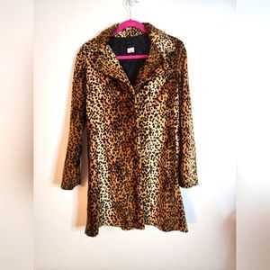 Leopard jacket Xi. No size tag but I'd say it's between large and xl.